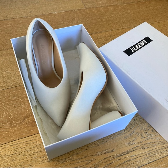 JACQUEMUS Les Chaussures Shoes In White - Picture 11 of 11